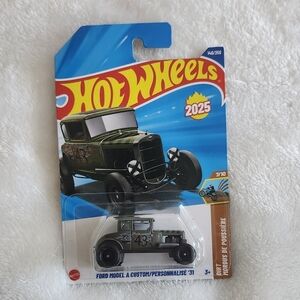 Hot Wheels Ford Model A Custom Diecast Car, NWT, Racing Car